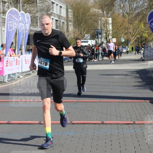 12.04.2026 - 45. Internationalen Wilhelmsburger Insellauf Strokosch-Dieckow http://msf.ph/oto/9456511 12.04.2026 11:03:07 Ziel 2122, 3878, 2016 meine-sportfotos.de