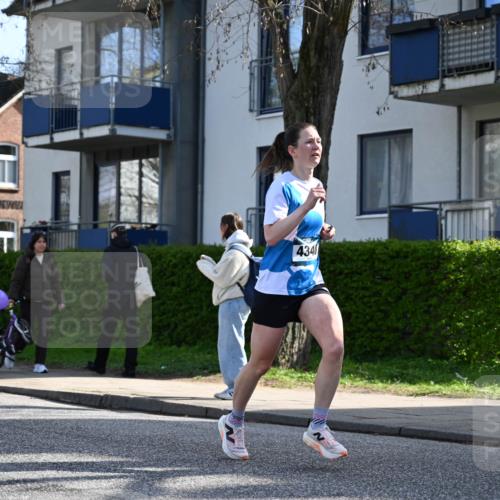 12.04.2026 - 45. Internationalen Wilhelmsburger Insellauf J. Mangold http://msf.ph/oto/9456512 12.04.2026 10:30:23 Ziel 5052, 4275, 4748, 4749, 3081, 3958, 4340, 2317, 5841, 5236, 4713, 2323, 4787, 3095, 3016, 2831, 5811, 2325 meine-sportfotos.de