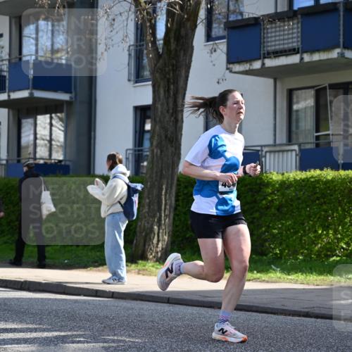 12.04.2026 - 45. Internationalen Wilhelmsburger Insellauf J. Mangold http://msf.ph/oto/9456514 12.04.2026 10:30:23 Ziel 5052, 4275, 4748, 4749, 3081, 3958, 4340, 2317, 5841, 5236, 4713, 2323, 4787, 3095, 3016, 2831, 5811, 2325 meine-sportfotos.de