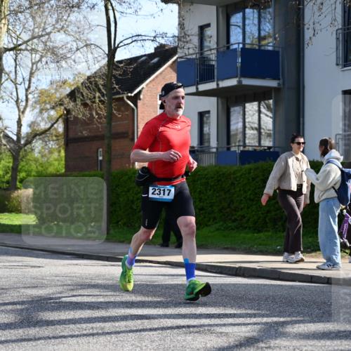 12.04.2026 - 45. Internationalen Wilhelmsburger Insellauf J. Mangold http://msf.ph/oto/9456526 12.04.2026 10:30:25 Ziel 4748, 4749, 3081, 3958, 4340, 2317, 5841, 5236, 4713, 2323, 4787, 3095, 3016, 2831, 5811, 2325, 5661 meine-sportfotos.de