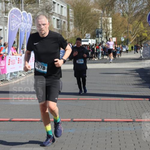 12.04.2026 - 45. Internationalen Wilhelmsburger Insellauf Strokosch-Dieckow http://msf.ph/oto/9456527 12.04.2026 11:03:07 Ziel 2122, 3878, 2016 meine-sportfotos.de
