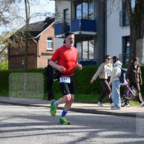 12.04.2026 - 45. Internationalen Wilhelmsburger Insellauf J. Mangold http://msf.ph/oto/9456530 12.04.2026 10:30:26 Ziel 3081, 3958, 4340, 2317, 5841, 5236, 4713, 2323, 4787, 3095, 3016, 3016, 2831, 5811, 2325, 5661 meine-sportfotos.de