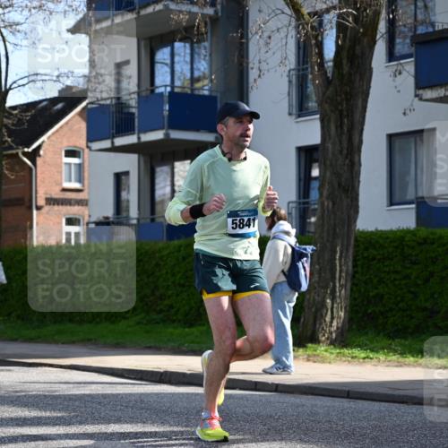12.04.2026 - 45. Internationalen Wilhelmsburger Insellauf J. Mangold http://msf.ph/oto/9456535 12.04.2026 10:30:29 Ziel 3958, 4340, 2317, 5841, 5236, 4713, 2323, 4787, 3095, 3016, 2831, 2831, 5811, 2325, 5661, 4766 meine-sportfotos.de
