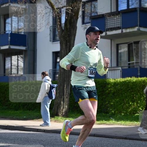 12.04.2026 - 45. Internationalen Wilhelmsburger Insellauf J. Mangold http://msf.ph/oto/9456538 12.04.2026 10:30:29 Ziel 3958, 4340, 2317, 5841, 5236, 4713, 2323, 4787, 3095, 3016, 2831, 2831, 5811, 2325, 5661, 4766 meine-sportfotos.de
