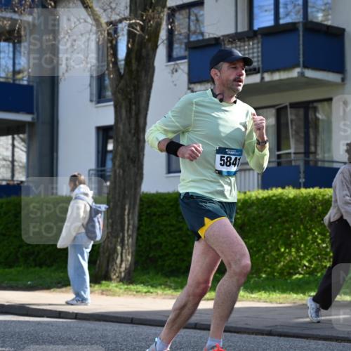 12.04.2026 - 45. Internationalen Wilhelmsburger Insellauf J. Mangold http://msf.ph/oto/9456539 12.04.2026 10:30:29 Ziel 3958, 4340, 2317, 5841, 5236, 4713, 2323, 4787, 3095, 3016, 2831, 2831, 5811, 2325, 5661, 4766 meine-sportfotos.de