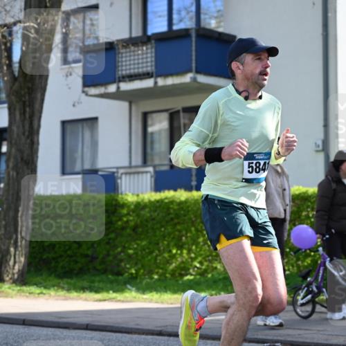 12.04.2026 - 45. Internationalen Wilhelmsburger Insellauf J. Mangold http://msf.ph/oto/9456542 12.04.2026 10:30:30 Ziel 3958, 4340, 2317, 5841, 5236, 4713, 2323, 4787, 3095, 3016, 2831, 5811, 5811, 2325, 5661, 4766 meine-sportfotos.de