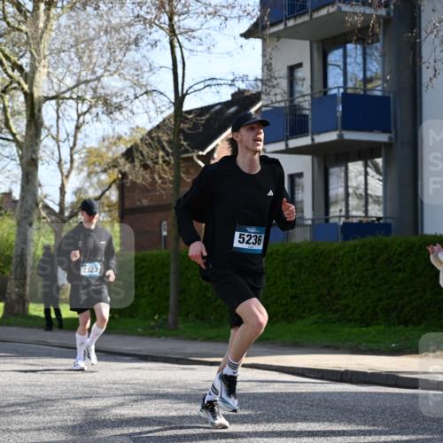 12.04.2026 - 45. Internationalen Wilhelmsburger Insellauf J. Mangold http://msf.ph/oto/9456554 12.04.2026 10:30:37 Ziel 5841, 5236, 4713, 2323, 4787, 3095, 3016, 2831, 5811, 2325, 5661, 4766, 4329, 4212, 5526 meine-sportfotos.de