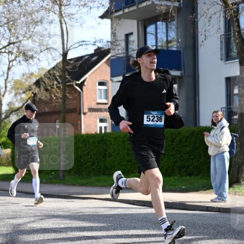 12.04.2026 - 45. Internationalen Wilhelmsburger Insellauf J. Mangold http://msf.ph/oto/9456557 12.04.2026 10:30:37 Ziel 5841, 5236, 4713, 2323, 4787, 3095, 3016, 2831, 5811, 2325, 5661, 4766, 4329, 4212, 5526 meine-sportfotos.de