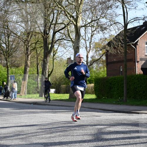 12.04.2026 - 45. Internationalen Wilhelmsburger Insellauf J. Mangold http://msf.ph/oto/9456558 12.04.2026 10:30:38 Ziel 5841, 5236, 4713, 2323, 4787, 3095, 3016, 3016, 2831, 5811, 2325, 5661, 4766, 4329, 4212, 5526, 2284 meine-sportfotos.de