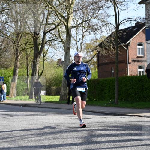 12.04.2026 - 45. Internationalen Wilhelmsburger Insellauf J. Mangold http://msf.ph/oto/9456561 12.04.2026 10:30:38 Ziel 5841, 5236, 4713, 2323, 4787, 3095, 3016, 3016, 2831, 5811, 2325, 5661, 4766, 4329, 4212, 5526, 2284 meine-sportfotos.de
