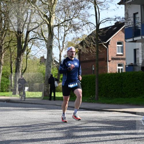 12.04.2026 - 45. Internationalen Wilhelmsburger Insellauf J. Mangold http://msf.ph/oto/9456564 12.04.2026 10:30:38 Ziel 5841, 5236, 4713, 2323, 4787, 3095, 3016, 3016, 2831, 5811, 2325, 5661, 4766, 4329, 4212, 5526, 2284 meine-sportfotos.de