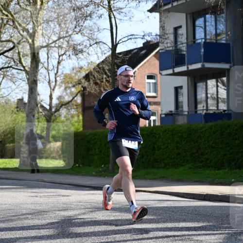 12.04.2026 - 45. Internationalen Wilhelmsburger Insellauf J. Mangold http://msf.ph/oto/9456573 12.04.2026 10:30:38 Ziel 5841, 5236, 4713, 2323, 4787, 3095, 3016, 3016, 2831, 5811, 2325, 5661, 4766, 4329, 4212, 5526, 2284 meine-sportfotos.de