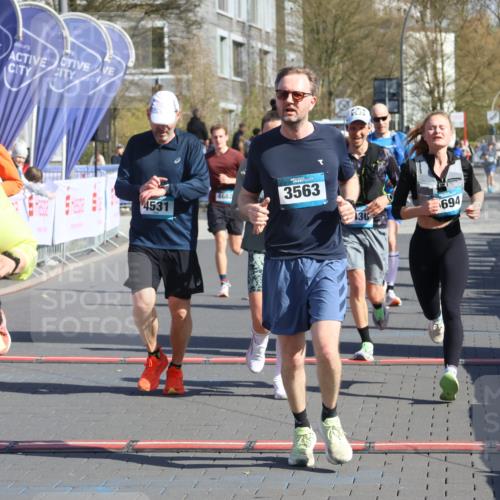 12.04.2026 - 45. Internationalen Wilhelmsburger Insellauf Strokosch-Dieckow http://msf.ph/oto/9456583 12.04.2026 10:46:07 Ziel 5325, 3653, 4139, 4531, 5694, 2216, 3430, 5594, 4481, 4682 meine-sportfotos.de