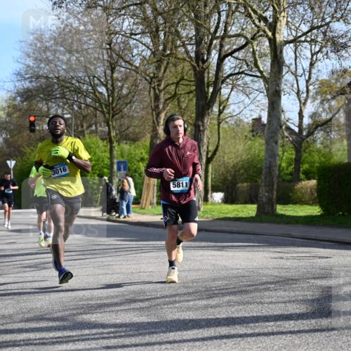 12.04.2026 - 45. Internationalen Wilhelmsburger Insellauf J. Mangold http://msf.ph/oto/9456613 12.04.2026 10:30:55 Ziel 4787, 3095, 3016, 2831, 5811, 2325, 5661, 4766, 4329, 4212, 5526, 2284, 3584, 3619, 3634, 2780 meine-sportfotos.de