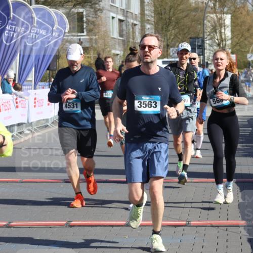 12.04.2026 - 45. Internationalen Wilhelmsburger Insellauf Strokosch-Dieckow http://msf.ph/oto/9456614 12.04.2026 10:46:07 Ziel 5325, 3653, 4139, 4531, 5694, 2216, 3430, 5594, 4481, 4682 meine-sportfotos.de