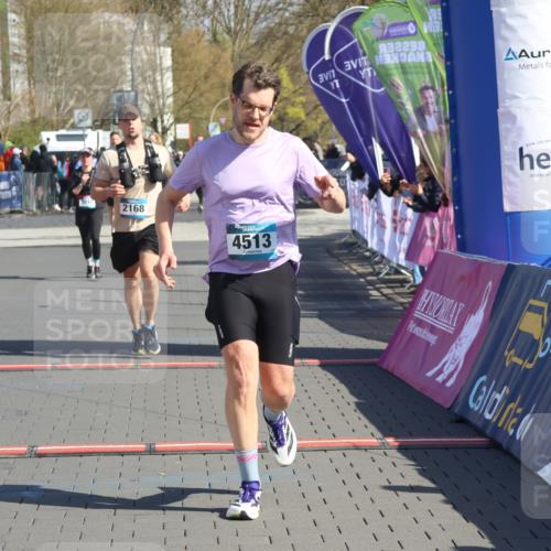 12.04.2026 - 45. Internationalen Wilhelmsburger Insellauf Strokosch-Dieckow http://msf.ph/oto/9456617 12.04.2026 11:03:17 Ziel 3052, 4513, 2168 meine-sportfotos.de