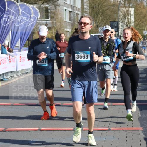 12.04.2026 - 45. Internationalen Wilhelmsburger Insellauf Strokosch-Dieckow http://msf.ph/oto/9456621 12.04.2026 10:46:07 Ziel 5325, 3653, 4139, 4531, 5694, 2216, 3430, 5594, 4481, 4682 meine-sportfotos.de