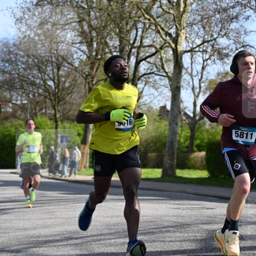 12.04.2026 - 45. Internationalen Wilhelmsburger Insellauf J. Mangold http://msf.ph/oto/9456629 12.04.2026 10:30:56 Ziel 4787, 3095, 3016, 2831, 5811, 2325, 5661, 4766, 4329, 4212, 5526, 2284, 3584, 3619, 3634, 2780 meine-sportfotos.de