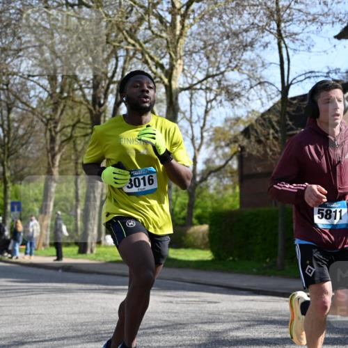 12.04.2026 - 45. Internationalen Wilhelmsburger Insellauf J. Mangold http://msf.ph/oto/9456632 12.04.2026 10:30:57 Ziel 3095, 3016, 2831, 5811, 2325, 5661, 4766, 4329, 4212, 4329, 4212, 5526, 2284, 3584, 3619, 3634, 2780, 5653, 3706 meine-sportfotos.de