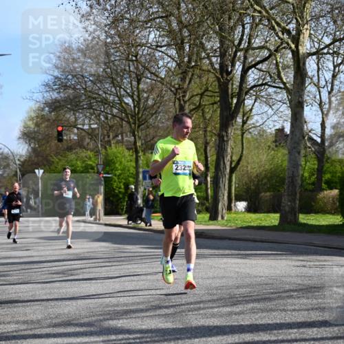 12.04.2026 - 45. Internationalen Wilhelmsburger Insellauf J. Mangold http://msf.ph/oto/9456639 12.04.2026 10:30:58 Ziel 3095, 3016, 2831, 5811, 2325, 5661, 4766, 4329, 4212, 5526, 2284, 3584, 3584, 3619, 3634, 2780, 5653, 3706 meine-sportfotos.de