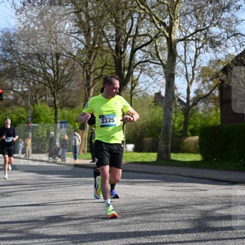 12.04.2026 - 45. Internationalen Wilhelmsburger Insellauf J. Mangold http://msf.ph/oto/9456646 12.04.2026 10:30:58 Ziel 3095, 3016, 2831, 5811, 2325, 5661, 4766, 4329, 4212, 5526, 2284, 3584, 3584, 3619, 3634, 2780, 5653, 3706 meine-sportfotos.de