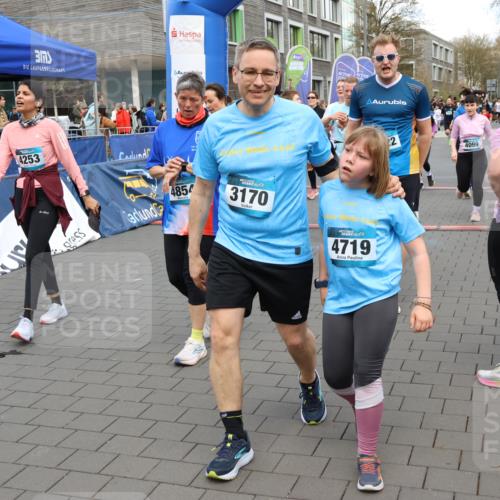 12.04.2026 - 45. Internationalen Wilhelmsburger Insellauf Strokosch-Dieckow http://msf.ph/oto/9456650 12.04.2026 13:03:11 Ziel 3170, 4719 meine-sportfotos.de