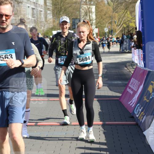 12.04.2026 - 45. Internationalen Wilhelmsburger Insellauf Strokosch-Dieckow http://msf.ph/oto/9456652 12.04.2026 10:46:08 Ziel 5325, 3653, 4139, 4531, 5694, 2216, 3430, 5594, 4481, 4682 meine-sportfotos.de