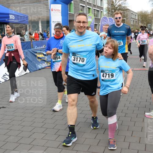 12.04.2026 - 45. Internationalen Wilhelmsburger Insellauf Strokosch-Dieckow http://msf.ph/oto/9456659 12.04.2026 13:03:11 Ziel 3170, 4719 meine-sportfotos.de
