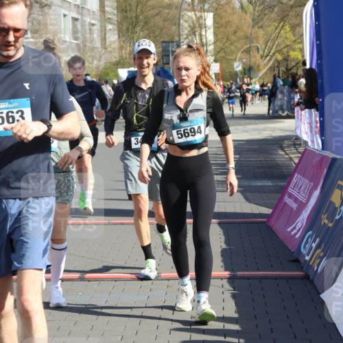 12.04.2026 - 45. Internationalen Wilhelmsburger Insellauf Strokosch-Dieckow http://msf.ph/oto/9456661 12.04.2026 10:46:08 Ziel 5325, 3653, 4139, 4531, 5694, 2216, 3430, 5594, 4481, 4682 meine-sportfotos.de