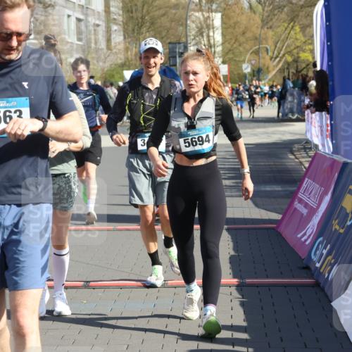 12.04.2026 - 45. Internationalen Wilhelmsburger Insellauf Strokosch-Dieckow http://msf.ph/oto/9456667 12.04.2026 10:46:08 Ziel 5325, 3653, 4139, 4531, 5694, 2216, 3430, 5594, 4481, 4682 meine-sportfotos.de
