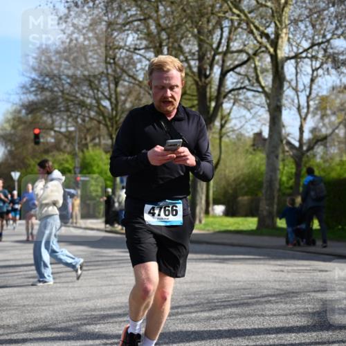 12.04.2026 - 45. Internationalen Wilhelmsburger Insellauf J. Mangold http://msf.ph/oto/9456672 12.04.2026 10:31:05 Ziel 2831, 5811, 2325, 5661, 4766, 4329, 4212, 5526, 2284, 3584, 3619, 3634, 2780, 5653, 3706, 2377 meine-sportfotos.de