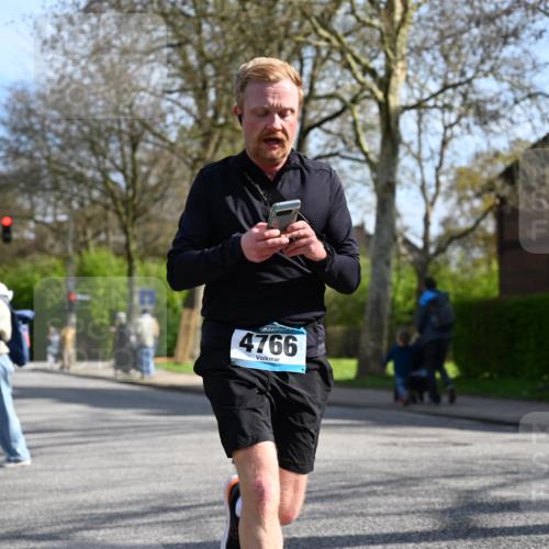 12.04.2026 - 45. Internationalen Wilhelmsburger Insellauf J. Mangold http://msf.ph/oto/9456676 12.04.2026 10:31:05 Ziel 2831, 5811, 2325, 5661, 4766, 4329, 4212, 5526, 2284, 3584, 3619, 3634, 2780, 5653, 3706, 2377 meine-sportfotos.de