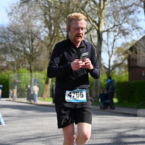 12.04.2026 - 45. Internationalen Wilhelmsburger Insellauf J. Mangold http://msf.ph/oto/9456678 12.04.2026 10:31:05 Ziel 2831, 5811, 2325, 5661, 4766, 4329, 4212, 5526, 2284, 3584, 3619, 3634, 2780, 5653, 3706, 2377 meine-sportfotos.de
