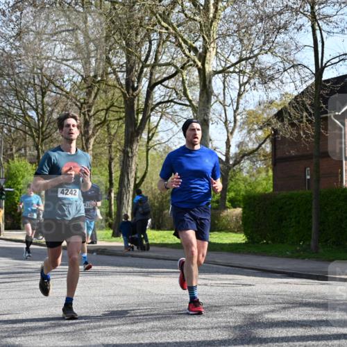 12.04.2026 - 45. Internationalen Wilhelmsburger Insellauf J. Mangold http://msf.ph/oto/9456689 12.04.2026 10:31:11 Ziel 2325, 5661, 4766, 4329, 4212, 5526, 2284, 3584, 3619, 3619, 3634, 2780, 5653, 3706, 2377 meine-sportfotos.de