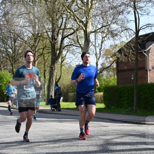 12.04.2026 - 45. Internationalen Wilhelmsburger Insellauf J. Mangold http://msf.ph/oto/9456690 12.04.2026 10:31:11 Ziel 2325, 5661, 4766, 4329, 4212, 5526, 2284, 3584, 3619, 3619, 3634, 2780, 5653, 3706, 2377 meine-sportfotos.de
