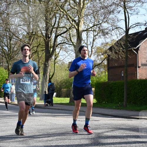 12.04.2026 - 45. Internationalen Wilhelmsburger Insellauf J. Mangold http://msf.ph/oto/9456692 12.04.2026 10:31:11 Ziel 2325, 5661, 4766, 4329, 4212, 5526, 2284, 3584, 3619, 3619, 3634, 2780, 5653, 3706, 2377 meine-sportfotos.de