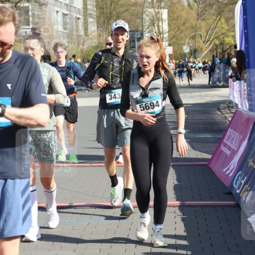 12.04.2026 - 45. Internationalen Wilhelmsburger Insellauf Strokosch-Dieckow http://msf.ph/oto/9456698 12.04.2026 10:46:09 Ziel 5325, 3653, 4139, 4531, 5694, 2216, 3430, 5594, 4481, 4682 meine-sportfotos.de