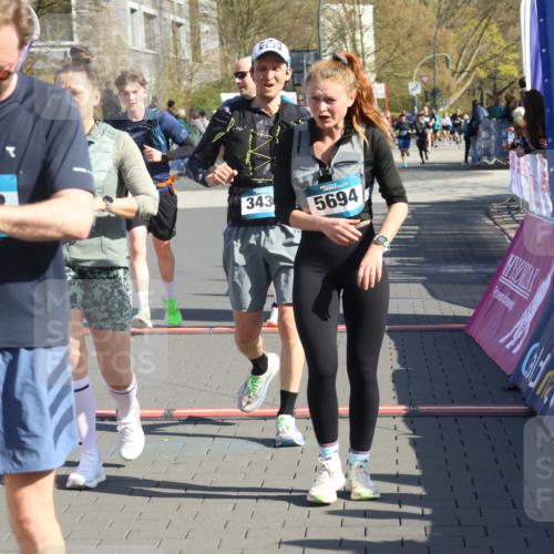 12.04.2026 - 45. Internationalen Wilhelmsburger Insellauf Strokosch-Dieckow http://msf.ph/oto/9456706 12.04.2026 10:46:09 Ziel 5325, 3653, 4139, 4531, 5694, 2216, 3430, 5594, 4481, 4682 meine-sportfotos.de