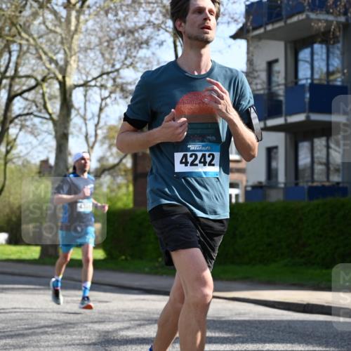 12.04.2026 - 45. Internationalen Wilhelmsburger Insellauf J. Mangold http://msf.ph/oto/9456709 12.04.2026 10:31:13 Ziel 5661, 4766, 4329, 4212, 5526, 2284, 3584, 3619, 3634, 2780, 5653, 3706, 2377, 4791 meine-sportfotos.de