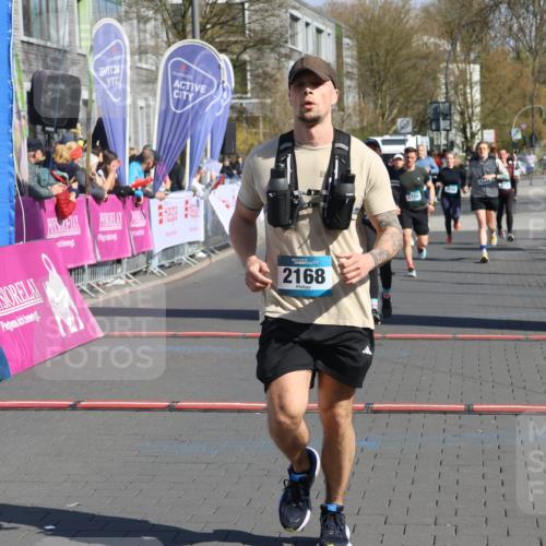 12.04.2026 - 45. Internationalen Wilhelmsburger Insellauf Strokosch-Dieckow http://msf.ph/oto/9456719 12.04.2026 11:03:21 Ziel 2168, 3910, 3700 meine-sportfotos.de