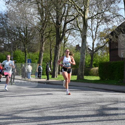 12.04.2026 - 45. Internationalen Wilhelmsburger Insellauf J. Mangold http://msf.ph/oto/9456740 12.04.2026 10:31:25 Ziel 2284, 3584, 3619, 3634, 2780, 5653, 3706, 2377, 4791, 4791, 5522, 4844 meine-sportfotos.de