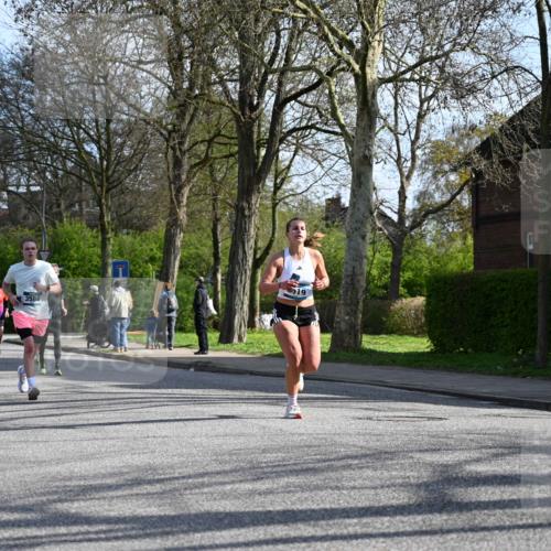 12.04.2026 - 45. Internationalen Wilhelmsburger Insellauf J. Mangold http://msf.ph/oto/9456742 12.04.2026 10:31:25 Ziel 2284, 3584, 3619, 3634, 2780, 5653, 3706, 2377, 4791, 4791, 5522, 4844 meine-sportfotos.de