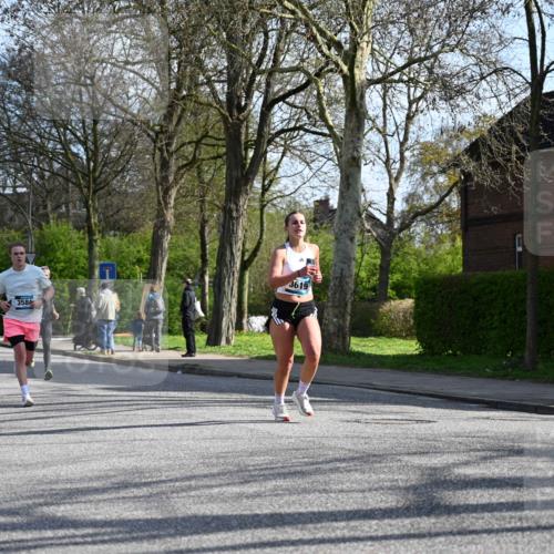 12.04.2026 - 45. Internationalen Wilhelmsburger Insellauf J. Mangold http://msf.ph/oto/9456743 12.04.2026 10:31:25 Ziel 2284, 3584, 3619, 3634, 2780, 5653, 3706, 2377, 4791, 4791, 5522, 4844 meine-sportfotos.de