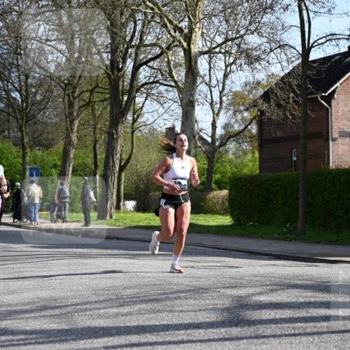 12.04.2026 - 45. Internationalen Wilhelmsburger Insellauf J. Mangold http://msf.ph/oto/9456749 12.04.2026 10:31:25 Ziel 2284, 3584, 3619, 3634, 2780, 5653, 3706, 2377, 4791, 4791, 5522, 4844 meine-sportfotos.de