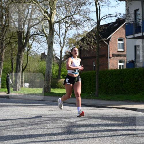 12.04.2026 - 45. Internationalen Wilhelmsburger Insellauf J. Mangold http://msf.ph/oto/9456757 12.04.2026 10:31:26 Ziel 2284, 3584, 3619, 3634, 2780, 5653, 3706, 2377, 2377, 4791, 5522, 4844 meine-sportfotos.de