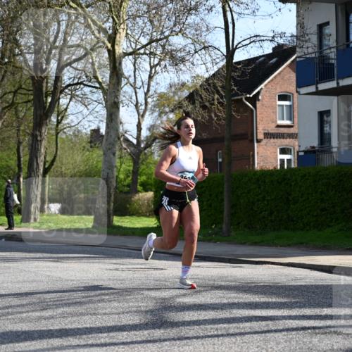 12.04.2026 - 45. Internationalen Wilhelmsburger Insellauf J. Mangold http://msf.ph/oto/9456760 12.04.2026 10:31:26 Ziel 2284, 3584, 3619, 3634, 2780, 5653, 3706, 2377, 2377, 4791, 5522, 4844 meine-sportfotos.de