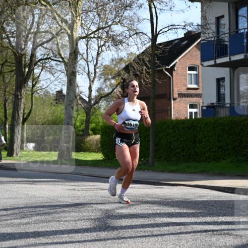 12.04.2026 - 45. Internationalen Wilhelmsburger Insellauf J. Mangold http://msf.ph/oto/9456762 12.04.2026 10:31:26 Ziel 2284, 3584, 3619, 3634, 2780, 5653, 3706, 2377, 2377, 4791, 5522, 4844 meine-sportfotos.de