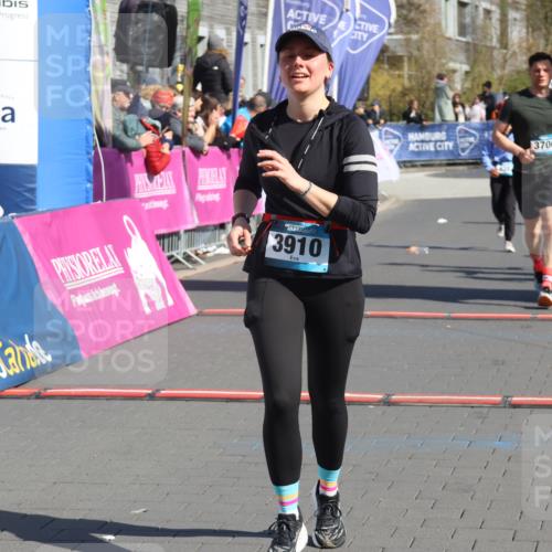 12.04.2026 - 45. Internationalen Wilhelmsburger Insellauf Strokosch-Dieckow http://msf.ph/oto/9456775 12.04.2026 11:03:24 Ziel 3910, 3700, 3716, 3223, 4246 meine-sportfotos.de