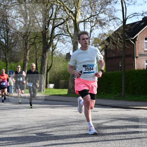 12.04.2026 - 45. Internationalen Wilhelmsburger Insellauf J. Mangold http://msf.ph/oto/9456779 12.04.2026 10:31:28 Ziel 3584, 3619, 3634, 2780, 5653, 3706, 2377, 4791, 5522, 4844, 3666, 3905 meine-sportfotos.de