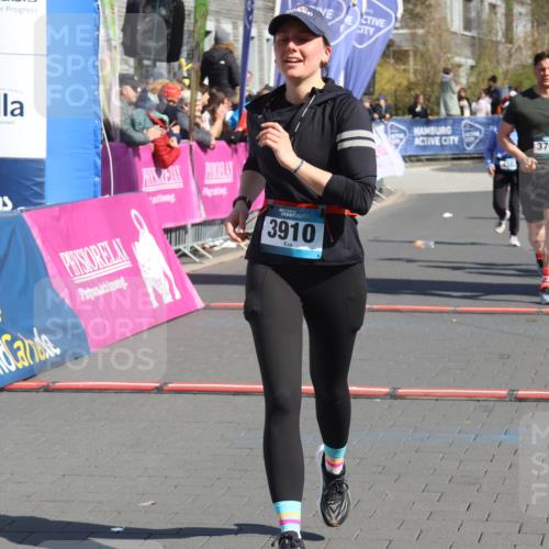 12.04.2026 - 45. Internationalen Wilhelmsburger Insellauf Strokosch-Dieckow http://msf.ph/oto/9456781 12.04.2026 11:03:24 Ziel 3910, 3700, 3716, 3223, 4246 meine-sportfotos.de